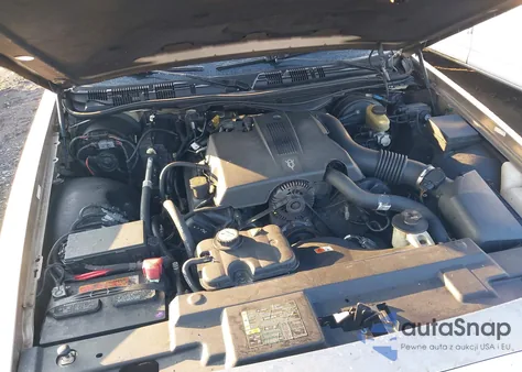 2003 Ford Crown Victoria Lx z USA, uszkodzony, nr VIN 2FAFP74W93X163853